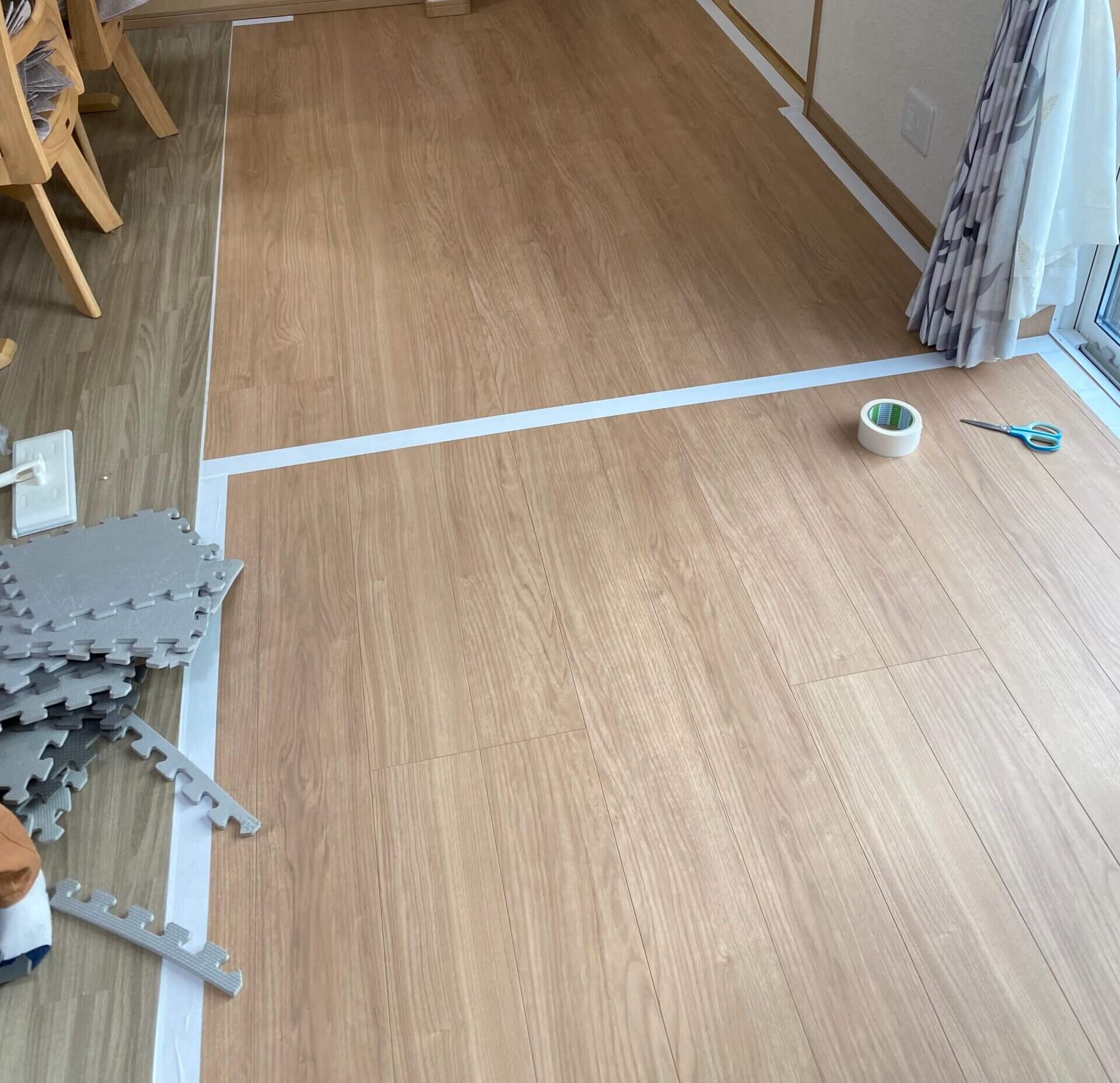 マスキングテープを貼っていく