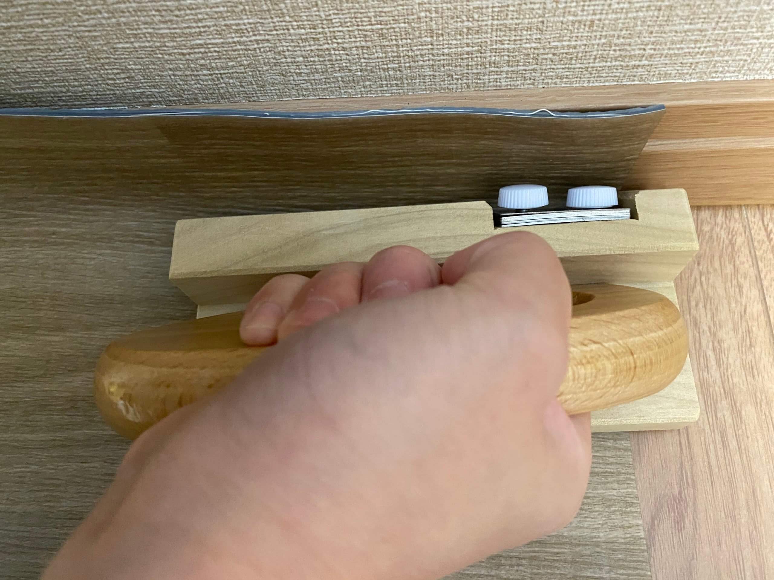 CF用カッターで切る